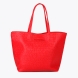 Bolso de la marca Lola Casademunt, modelo CHERRY. Bolso shopper desestructurado en efecto piel color rojo. Detalle de grabado monograma y bolsillo interior. Contiene neceser interior. Cierre imantado.ALTO: 30 cm - LARGO: 32 cm - ANCHO: 17 cm.