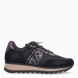 Deportivas de la marca Cetti, modelo C-849. Exterior de las deportivas en piel color negro con detalle en naylon y estampado. Interior de las deportivas en piel color negro. Cierre de las deportivas Cetti con cordones elásticos. Deportivas con cuña de 3cm de altura. Estas deportivas Cetti C-849 son unas clásicas, con estilo y comodidad que no pueden faltar en tu armario.