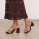 Sandalias de la marca Itse, modelo CETARA. Elaboradas en ante color taupe con hebilla grande en pala. Interior en ante color taupe. Cierre de sandalias Itse con hebilla en tobillo y suela con tacón de 9cm de altura. Estas sandalias Itse CETARA son ideales para ti!