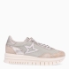 Deportivas de la marca Cetti, modelo MARNE. Exterior en textil color beig con detalle en rejilla. Interior en piel color blanco. Cierre con cordones elásticos. Deportivas con suela de goma dentada y cuña de 4cm de altura. Estas deportivas Cetti MARNE son unas clásicas, ideales en comodidad y estilo!