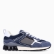 Deportiva de la marca Cruyff, modelo 261. Exterior de la deportiva en nylon de color azul marino con detalles en rejilla y ante. Interior de la deportiva en textil de color blanco Cierre de la deportiva con cordones blancos. Suela de goma plana. Plantilla muy cómoda, acolchada para garantizar el máximo confort. La deportiva Cruyff 261 es una nueva y exclusiva technología de Cruyff que mejora el rendimiento gracias a una mayor amortiguación.