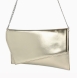 Bolso para eventos de la marca Munné, modelo VEGA. Bolso tipo cartera en piel vegana color platino. Cierre del bolso con doble botón inmantado y asa de cadena. Medidas del bolso: alto 14cm y ancho 25cm, perfectas para llevar de mano y colgado cuando lo necesites. Este bolso de fiesta Munné VEGA es un clásico reinventado que te acompañará en tus eventos más especiales a juego con tus zapatos.
