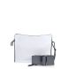 Bandolera de mujer de la marca Abbacino, modelo LOURDES. Bolso elaborado en materiales reciclados color blanco. Con forro interior y asa textil cruzada, que puede regularse y es de quita y pon. Cierre superior con cremallera. Medidas: alto 17cm y ancho 24cm. Este bolso Abbacino LOURDES es un modelo de líneas rectas y muy minimalista que se convertirá en un imprescindible para tu día a día. Un diseño amplio de inspiración marinera e influencia mediterránea.