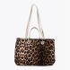 Bolso de la marca Lola Casademunt, modelo PAMELA. Bolso Shopper en tejido animal print combinado con efecto piel en crudo. Contiene varios compartimentos interiores y asa bandolera. Cierre con cremallera.ALTO: 25 cm - LARGO: 32 cm - ANCHO: 11 cm / BANDOLERA: 81 cm
