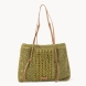 Bolso shopper de la marca KBAS, modelo ADRIA. Bolso atemporal elaborado en sofisticada dibra natural de acabado liso y color verde. Bolso KBAS cuenta con una resistente asa de hambro y una cremallera para asegurar tus pertenencias. Este bolso KBA ADRIA, es un complemento de máxima funcionalidad, imprescindible para la temporada SS26, es la combinación perfecta de moda orgánica y utilidad diaria. Medidas: alto 32cm y ancho 40cm.