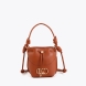 Bolso shopper elegante de la marca Lola Casademunt, modelo LETTY. Bolso con asas superiores ajustables. Diseño minimalista en cuero sintético marrón y detalle metálico dorado en la base. Bolso Lola Casademut LETT, con amplio espacio interior con cierre de seguridad. Ideal para el día a día.ALTO 33cm ANCHO 36cm PROFUNDIDAD 12cm