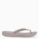 Sandalias de la marca Fitflop, modelo IQUSHION. Exterior elaborado en neopreno color gris con brillantes en pala. Interior en piel color gris. Suela plana de goma. Estas sandalias Fitflop IQUSHION son ideales para esta temporada!