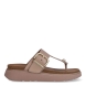 Sandalias de la marca Fitflop, modelo GEN-FF. Exterior elaborado en piel color nude. Interior en piel color camel. Cierre de sandalias fitflop con doble hebilla en la pala de color dorado. Suela como cuña de 4cm de atura. Estas sandalias Fitflop GEN-FF son ideales para esta temporada!