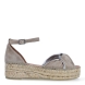 Sandalias de la marca Gaimo, modelo TORGOS. Sandalias elaboradas en piel ante color beig con tubular bicolor y talón cerrado con pulsera con hebilla lateral. Forro y plantillas acolchadas de piel plataforma de 4.5cm de altura. Estas sandalias Gaimo TORGOS están diseñadas para ofrecerte la combinación perfecte entra comodidad y estilo. Podrás combinarlas con cualquier look veraniego.