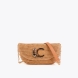 Bolso de la marca Lola Casademunt, modelo RAYSA. Bolso confeccionado en material efecto rafia, perfecto para eventos. Con detalle de logotipo leopardo en el cierre. Boklso Lola Casademunt con asa de cadena dorada desmontable y forro interior suave. Este bolso Lola Casademunt RAYSA, es un complemento ideal para llevar esta temporada! Medidas: alto 12cm y ancho 27cm.
