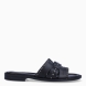 Chanclas de la marca Itse, modelo AYLA. Chanclas elaboradas en piel color negro, con aplicaciones de tachas plateadas en pala. Chanclas Itse con suela plana de goma. Estas chanclas Itse AYLA, son un complemento clásico para llevar a todos lados con comodidad y estilo!