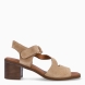 Sandalias de la marca Itse, modelo BELMA. Exterior elaborado en ante color beig con tiras cruzadas en pala. Interior en piel color cuero. Sandalias Itse con cierre de velcro en el tobillo. Sandalias Itse con tacón de 5cm de altura. Estas sandalias Itse BELMA son un complemento clásico, ideal para esta temporada!