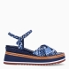 Sandalias de la marca Pons Quintana, modelo VALERI. Elaboradas en piel trenzada color azul. Interior en piel color azul. Cierre de sandalias Pons Quintana VALERI con hebilla en tobillo. Suela dentada y con altura de 5cm. Sandalias Pons Quintana VALERI, ideales para acompañarte en tu día a día con comodidad y elegancia. Con ellas destacarás allá donde vayas!
