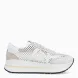 Deportiva de la marca Premiata, modelo Bethcoin. Exterior de la deportiva en piel color beig con troquelado y con detalles en ante. Interior de la deportiva de piel de color blanco. Cierre de la deportiva con cordones. Suela de la deportiva de goma con 3cm de plataforma. Deportiva con plantilla acolchada para garantizar la máxima comodidad a cada paso. La deportiva Bethcoin de Premiata es una evolución de los modelos Conny y Beth, fusionados en una nueva versión ideal para marcar estilo.