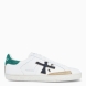 Deportivas para hombre de la marca Premiata, modelo STEVEND_H. Exterior de las deportivas en piel color blanco con detalle en ante color camel y verde. Logo de color verde. Interior de las deportivas en piel color blanco. Cierre de las deportivas con cordones blancos. Deportivas Premiata Stevend_H tienen el diseño perfecto para temporada, no puede faltar este modelo clásico en tu armario!
