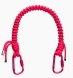 Cadena para bolso de la marca Olivia Mareque elaborada de nylon color fucsia, acabada con dos mosquetones. Personalizada con logo. Medida de 90cm. Complemento compatible con cualquier bolso.
