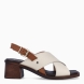 Sandalias de la marca Munné, modelo GENNIL. Elaboradas en piel color crema con tiras cruzadas en pala. Interior en piel color marrón. Cierre de sandalias Munné con hebilla en tobillo y cuña de 5cm de altura. Estas sandalias Munné GENNIL, son un complemento ideal para esta temporada!