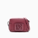 Bolso bandolera best seller de la marca Armani Exchange, modelo GALA. Bolso elaborado en polipiel color polipiel, incluso en un nuevo formato: el estuche para cámara con bandolera y correa con hebilla con logo personalizado es el accesorio que no puede faltar en el look. Bolso Armani Exchange GALA es un complemento ideal que se renueva cada temporada, perfecto desde todos los puntos de vista y siempre cool. Medidas: alto 14cm y ancho 20cm.