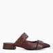 Zuecos de la marca Munné, modelo GINZA. Exterior en piel color marrón con punta lápiz. Interior en piel marrón. Cierre con doble hebilla en pala. Zuecos con tacón de 2cm de altura. Estos zuecos Munné GINZA son una tendencia, ideales para marcar estilo y disfrutar de una comodidad plena!