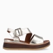 Sandalias de la marca Itse, modelo ROCIO. Elaboradas en piel color oro con tiras en pala cruzadas. Interior en piel color camel. Cierre de sandalias con hebilla en tobillo. Suela de goma con plataforma de 5cm de altura. Estas sandalias Itse ROCIO son un complemento ideal para ti!