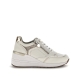 Deportivas de la marca Stonefly, modelo NAYA. Exterior de las deportivas en piel troquelada color blanco con detalle de cremallera. Interior de las deportivas en piel color beig. Cierre de las deportivas con cordones y cuña de 6cm de altura. Estas deportivas Stonefly NAYA tienen un diseño que ofrece frescura y comodidad en cada paso que des. Perfecto para esta temporada.