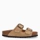 Sandalias Itse, modelo BASTILLE. Sandalias elaboradas en ante color taupe. Sandalias con cierre de doble hebilla en la pala. Interior en corcho. Suela plana. Sandalias Itse BASTILLE, ideal para llevar en tu día a día, con comodidad y frescura.