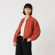 Chaqueta lisa de la marca Tanta, modelo SUVISADE. Este modelo Suvisade es una bomber moderna y ligera, onfeccionada en tejido color rojo de secado rápido y elasticidad 4-way, que resulta ligero, cómodo y no se arruga. Cierre con cremallera. Chaqueta Tanta SUVISADE, diseñada para llevar durante toda la temporada con cualquier look. Con estilo pero fácil de usar, está c. Práctica y sin esfuerzo, Suvisade está pensada para acompañarte y viajar contigo allá donde vayas.