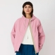 Chaqueta impermeable corta de la marca Tanta, modelo DHUDA. Chaqueta Tanta de corte holgado está confeccionada con un tejido de mezcla de algodón impermeable color rosa. Este material atemporal es transpirable y resistente al viento. Los detalles de la prenda incluyen costuras selladas, mangas raglán, una cremallera de doble cursor y cierres a presión ocultos. Su elegante silueta en línea A de esta chaqueta Tanta DUDHA cuenta con aberturas laterales redondeadas para un look más femenino. Una prenda indispensable en tu armario esta temporada!