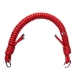 Cadena para bolso de la marca Olivia Mareque, elaborada en piel con efecto color rojo. Acabada con dos mosquetones. Personalizada con logo. Medida de 60cm. Complemento compatible con cualquier bolso.