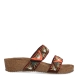 Sandalias de la marca Itse, modelo ISA. Exterior de las sandalias en piel color marrón con detalle en piedrería multicolor. Interior en ante color marrón. Sandalias con plataforma de 3cm de altura. Estas sandalias Itse ISA son perfectas para darle personalidad, estilo y comodidad a tus looks veraniegos. No te pueden faltar!
