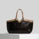 Bolso de la marca Vipera Bags, modelo CRUDELIA. Elaborado en piel trenzada color marrón. Bolso con gran compartimento interior para llevar tus imprescindibles. Bolso Vipera Bags con asas de hombro para mayor comodidad. Este bolso Vipera Bags CRUDELIA es un complemento ideal para llevar a todos lados! Medidas: alto 25cm y ancho 45cm.