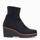 Botines de la marca Munné, modelo ADELFA. Botines elaborados en licra color negro. Botines adaptables para el día a día, que brinda la mayor comodidad en cada paso. Botines Munné con cierre de cremallera y tacón con una cuña de 4cm de altura. Estos botines Munné ADELFA son ideales para ti!