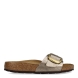 Chanclas de la marca Birkenstock, modelo MADRID BIG. Chanclas elaboradas en piel colro bronce con hebilla en la pala. Con base de corcho de forma anatómica. Estas chanclas Birkenstock MADRID BIG son un básico en tu armario de temporada. Disfrutarás de una comodidad en tu día a día.
