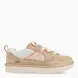 Deportivas de la marca UGG, modelo LO LOWMEL MESH. Elaboradas en piel de ante color beig. Interior con plantilla para una comodidad sin concesiones, además de una lengüeta acolchada extragrande y un empeine de malla para darte toda la amortiguación y transpirabilidad que necesitas. Deportivas UGG cuenta con una suela de EVA de caña de azúcar y una El sistema doble de cordones hará que no te las quieras quitar nunca. Cierre con cordones. Correa en el talón, y parche con el logotipo de UGG. Deportivas UGG LO LOWMEL MESH, complemento ideal de comodidad y estilo!