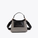 Bandolera elegante de la marca Lola Casademunt, modelo 604. Bolso que combina tejido de rayas blanco y negro en tonos clásicos con detalles en efecto piel. Incluye un asa ajustable para mayor comodidad. El diseño presenta el logotipo de Lola Casademunt, asegurando distinción en cada uso. Bolso Lola Casademunt ideal para llevarlo en esta temporada!ALTO 16cm ANCHO 26cm PROFUNDIDAD 7cm