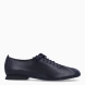 Blucher de la marca Camper, modelo CASIMYRA GOBI. Blucher elaboradas en piel color negro con punta redonda. Blucher hechas para gozar de una comodidad en cada paso y con una suela plana. Cierre de blucher con cordones negros en pala. Blucher Camper CASIMYRA GOBI, un complemento ideal para ti!