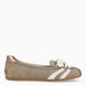 Bailarinas sneakers de la marca BIBI LOU, modelo SALLY. Elaboradas en serraje tono arena, combinan la suavidad de una bailarina con el espíritu casual de unas deportivas gracias a sus cordones y su diseño más abierto.Tiene una silueta ligera y desenfadada. Bailarinas Sneakers BIBI LOU con punta redonda, y cordones en pala. Interior en piel color beig. Suela plana. Bailarinas sneakers BIBI LOU SALLY rompe las reglas, tiene una combinación única! ideal en comodidad para looks urbanos, relajados y con un punto cool sin esfuerzo.
