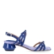Sandalia de tacón medio de la marca Audley, modelo LING. Eabroado e ante color azul con diseño multi color combinado con pieza de tiras minimalistas sobre pala y elegante tira sobre el empeine con pulsera abrochada al tobillo. Ajuste perfecto con correa. Planta acolchada soft. Dinámico y confortable exclusivo tacón azul brillo con base ancha y bonito perfil. Forro en piel 100%. Estas sandalias Audley LING son ideales para añadir estilo, elegancia y comodidad a tus looks de temporada!