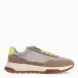 Deportivas de la marca Ecoalf, modelo VENTURA. Exterior de las deportivas en naylon color camel. Interior de las deportivas en tela y piel color camel. Cierre de las deportivas con cordones de dos colores, camel y amarillo. Deportivas Ecoalf con suela plana. Estas deportivas Ecoalf Ventura transpirables son el complemento perfecto en tu armario. Tienen un diseño clásico y te darán la comodidad que necesitas para tu día a día!