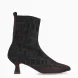 Botines de la marca Munné, modelo SUBTILE. Botines elaborados en ante color marrón chocolate con efecto troquelado. Botines con puntera de lápiz. Botines Munné con tacón de 5cm de altura para mayor comodidad. Botines Munné SUBTILE, perfectos para ti!