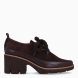 Blucher de la marca Munné, modelo MARISSA. Elaborado en ante color marrón oscuro con punta de lápiz marcando elegancia. Interior en piel color marrón. Cierre de blucher Muné con cordones de lana a tono. Suela con tacónd de 6cm de altura. Estas blucher Munné MARISSA son ideales para ti!