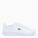 Deportivas de la marca Lacoste, modelo Carnaby Set. Deportivas con un estilo elegante y minimalista en piel granulada de primera calidad color blanco, con un cocodrilo metálico y un panel de charol efecto piel de reptil. Un estilo sofisticado que se completa con sutiles detalles de la marca. Deportivas Lacoste Carnaby Set, complemento ideal para brinda elegancia y comodidad a tus looks!