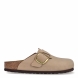 Zuecos de la marca Birkenstock modelo BOSTON. Exterior e interior elaborado en ante de color camel con puntera redonda. Zuecos Birkenstock con cierre de hebilla ajustable en la pala. Suela de corcho de 2,5 cm de plataforma. Planta ergonómica. Hechas en Alemania. Zuecos Birkenstock BOSTON son el complemento ideal de comodidad y ligereza para esta temporada!