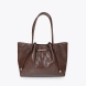 Bolso shopper de diseño sofisticado de la marca Lola Casademunt, modelo AURI. Bolso elaborado en polipiel en tono marrón con detalle de tubo metálico y logo troquelado. Confeccionado en material resistente, ideal para el uso diario. Asa doble para mayor comodidad y cierre seguro. Bolso Lola Casademunt AUI, perfecto para completar cualquier look casual o de oficina.ALTO 16cm ANCHO 25cm PROFUNDIDAD 12cm