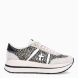 Deportiva de la marca Premiata, modelo BETH. Exterior de la deportiva en textil color beig con detalle de logo en blanco y malla negra. Interior de la deportiva de piel de color blanco. Cierre de la deportiva con cordones blancos. Deportiva con suela de goma, con 4 cm de plataforma. Deportiva con plantilla acolchada para garantizar la máxima comodidad en cada paso. La deportiva de Premiata modelo BETH es una deportiva muy cómoda para el día a día con la que seguro que marcarás estilo y tendencia.