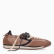 Deportivas de la marca Puraai, modelo PANTHER. Exterior elaboradas en naylon color camel con detalle en negro. Interior en piel color blanco con plantilla acolchada y extraíble para máxima comodidad. Cierre con cordones en dos tonos de color, beig y negro a rayas. Suela de goma plana. Estas deportivas PURAAI PANTHER son un complemento ideal para marcar un estilo increíble en tus looks!