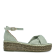 Sandalias de la marca Gaimo, modelo TORGOS. Sandalias elaboradas en tela color verde. Modelo Torgos con pala cruzada y talón cerrado con pulsera con hebilla lateral. Forro y plantillas acolchadas de piel plataforma de 3cm de altura. Estas sandalias Gaimo Torgos están diseñadas para ser la combinación perfecta entre comodidad y estilo que podrás combinar con cualquiera de tus looks veraniegos.