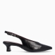 Los salones Tamaris QUEENIE combinan elegancia y comodidad en un diseño perfecto para cualquier ocasión. Están confeccionados en piel de color negro con un sofisticado acabado liso clásico. Incorporan un tacón de 4 cm de altura, ideal para proporcionar una ligera elevación y garantizar el confort durante largas jornadas. Su punta afilada realza la silueta del calzado con un aire refinado y femenino.Cuentan con cierre mediante hebilla ajustable para un ajuste seguro y personalizado, además de una plantilla suave que ofrece una mayor comodidad en cada paso.Los Tamaris QUEENIE son la opción perfecta para transformar cualquier look en un conjunto formal y elegante, sin renunciar a un estilo moderno y versátil.