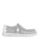 Náuticos transpirables de la marca Hey Dude, modelo HD4. Exterior de los áuticos en textil color gris. Interior en textil color blanco. Cierre de los náuticos Hey Dude con cordón elástico blanco. Naúticos con suela plana. Estos náuticos Hey Dude HD4 son el complemento clásico que necesitas esta temporada. No te puede faltar en tu armario.