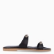 Sandalias de la marca Itse, modelo MISAK. Exterior en piel color negro con tiras en pala con adornos en metal. Interior en piel color negro. Suela plana de goma. Estas sandalias Itse MISAK son ideales para esta temporada, en donde lucirás tus looks más frescos y cómodos.